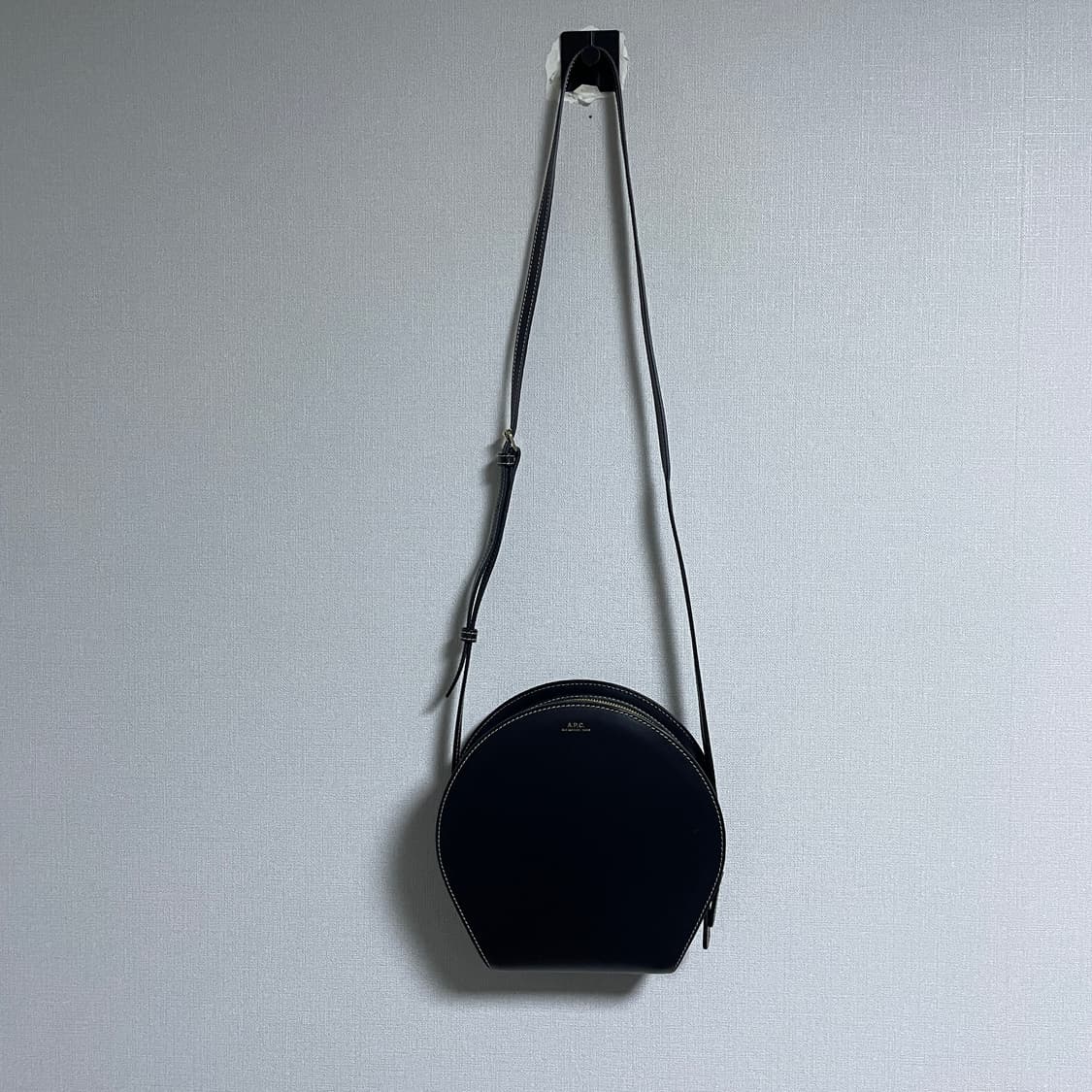 A.P.C. 아페쎄 밀라 크로스백 블랙 상품이미지1