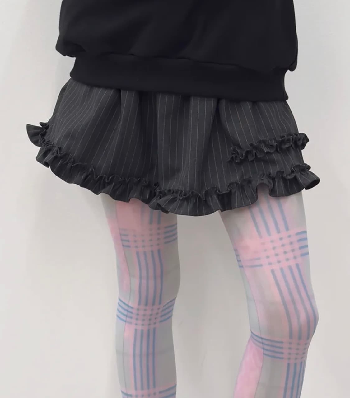 Striped Hem Ruffle Skirt [Charcoal] 상품이미지1