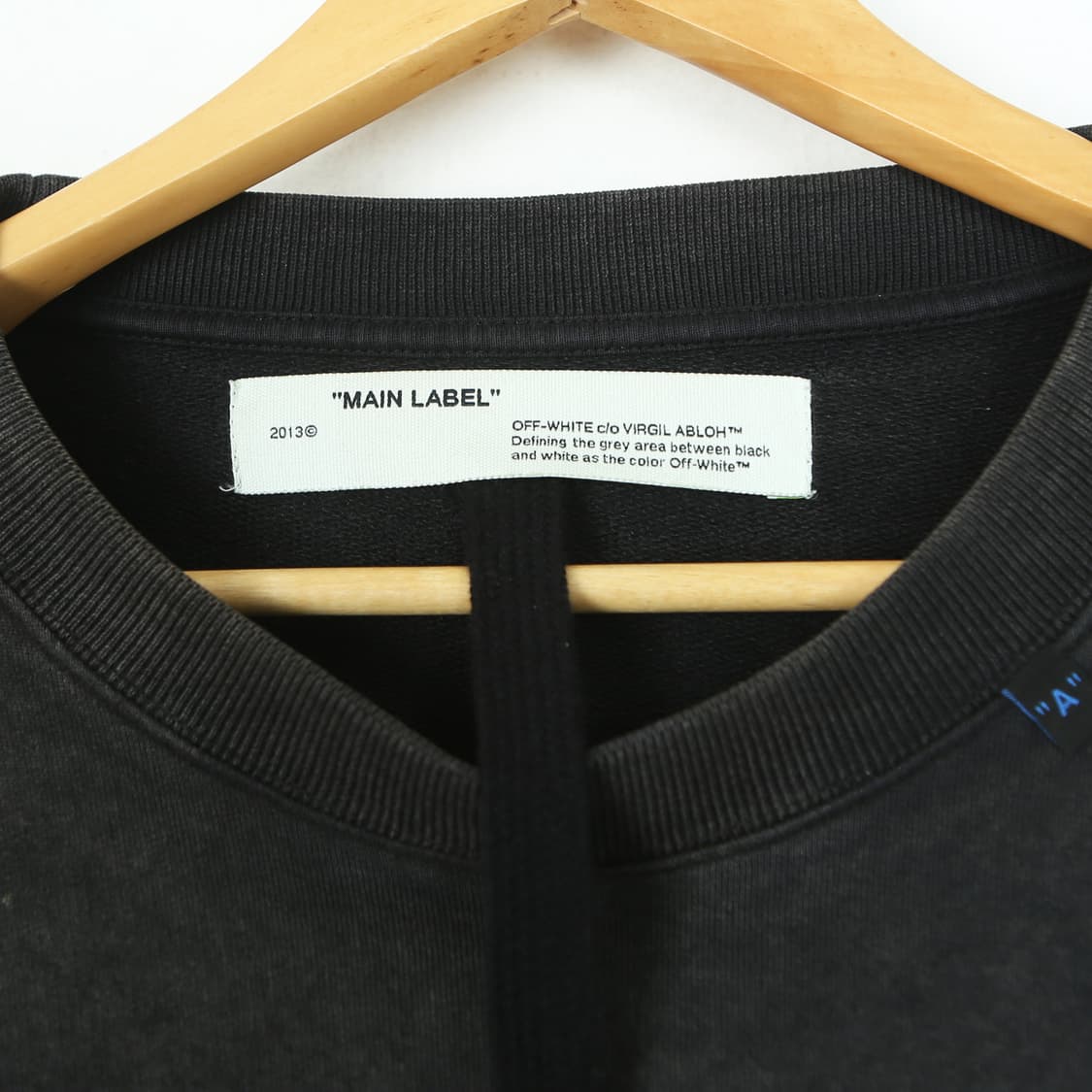 오프화이트 카라바지오 맨투맨 19FW 상품이미지3