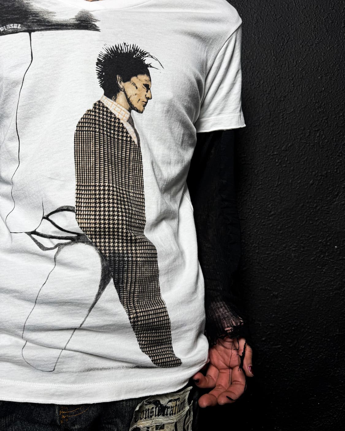 DIESEL Gold – Graphic V-Neck T-Shirt  상품이미지3