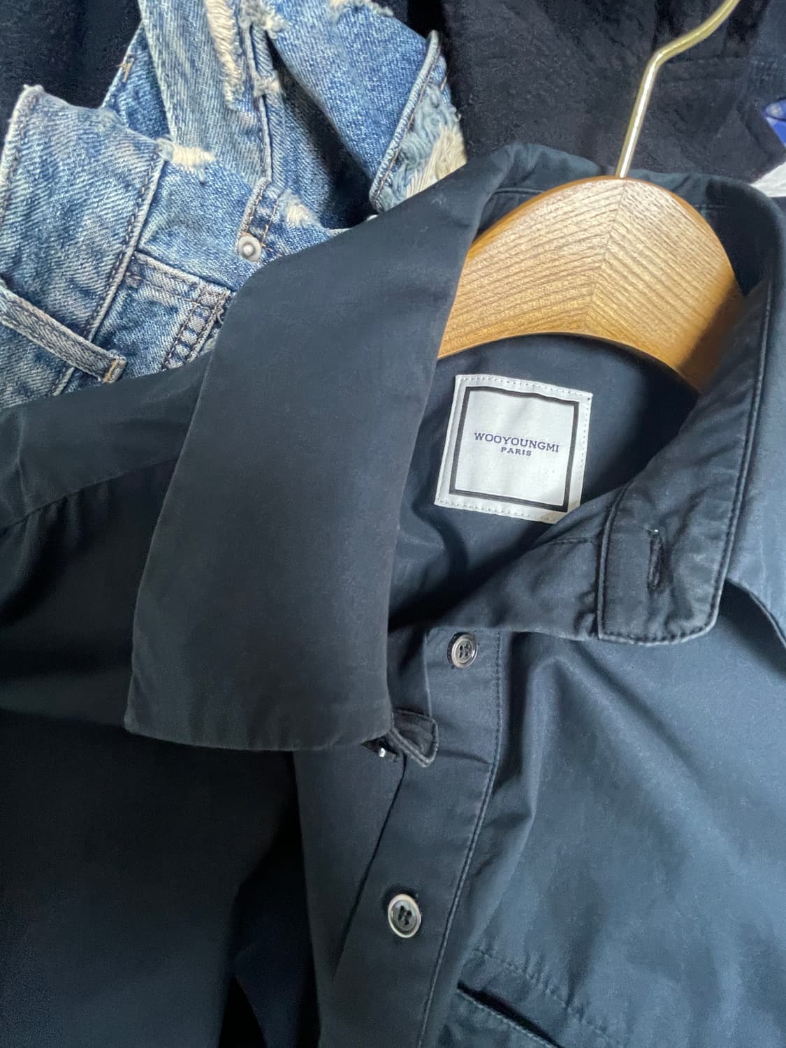 우영미 코튼 페더 프린트 백로고 셔츠 블랙 상품이미지7