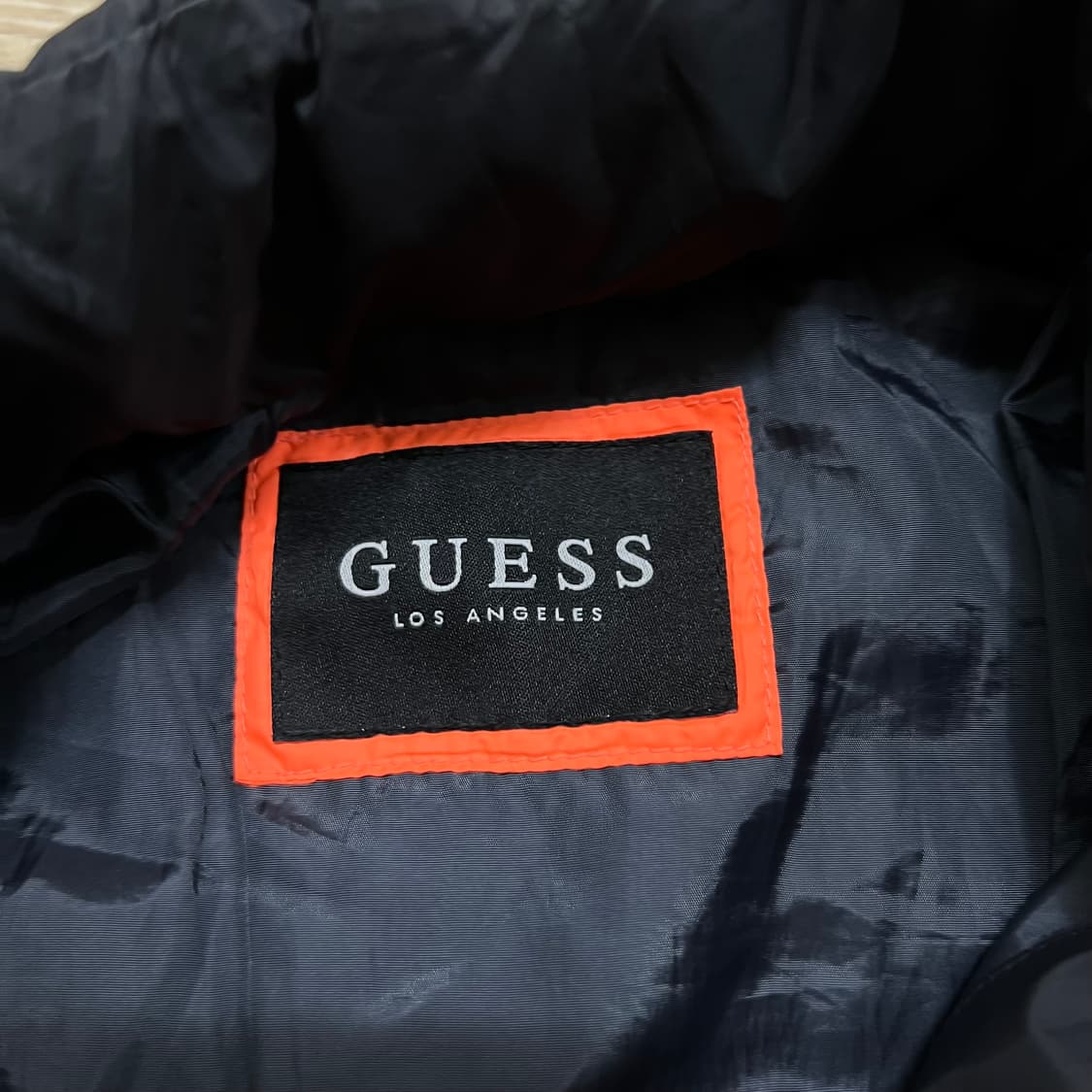 게스 키즈 구스다운 와펜 스탠드넥 경량패딩 점퍼 [블랙] 130 상품이미지5