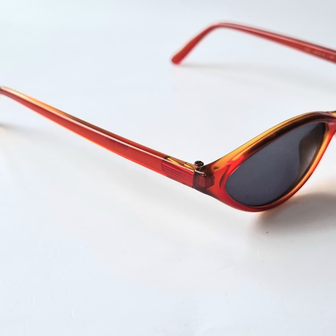 데드스탁 빈티지 무드의 슬림 캣아이 선글라스 상품이미지6