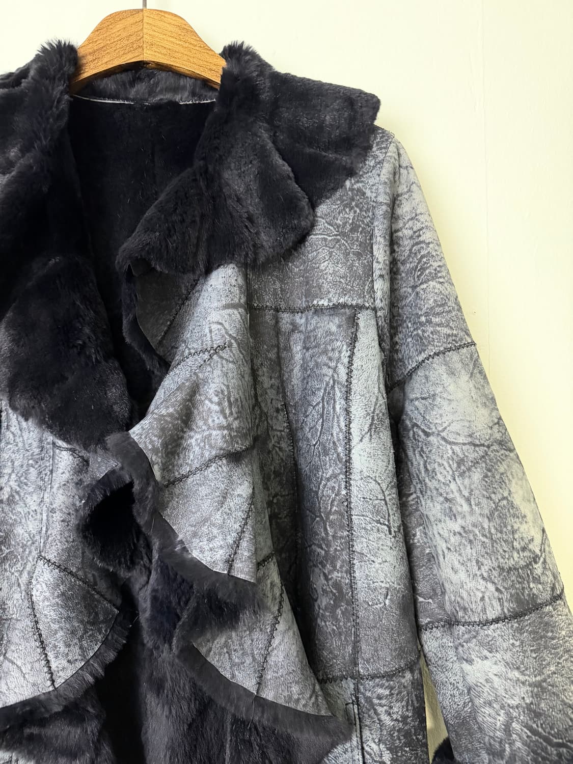 JPN 빈티지 블랙 래빗퍼 패치워크 코트 상품이미지3