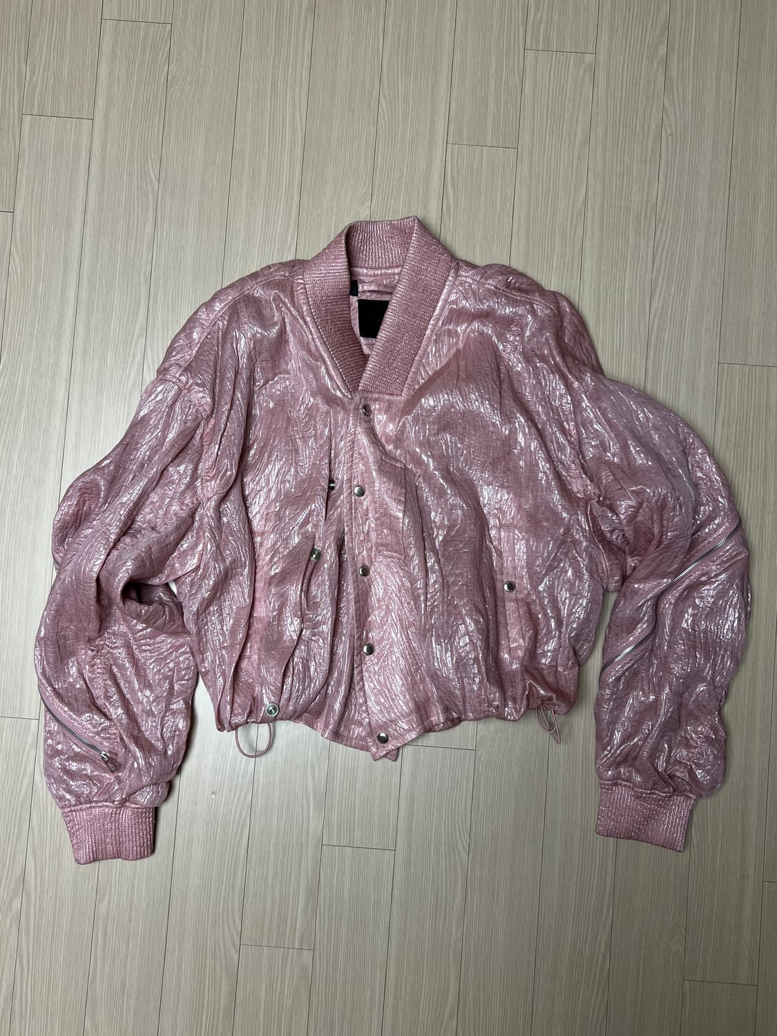 송지오 컬렉션 바이어스 컷 크롭 MA-1 상품이미지1