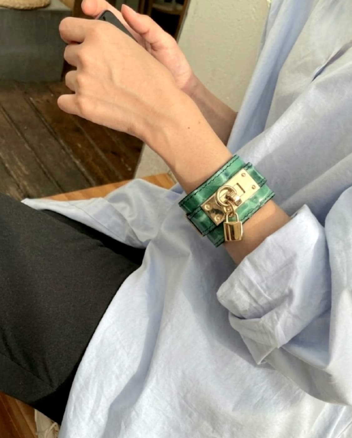 [Archive] THE HEE: Emerald Croco Bangle 상품이미지1