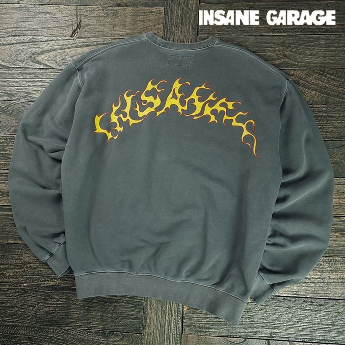 [인세인개러지] 플레임 프린팅 오버핏 피그먼트 맨투맨 챠콜 M19150 상품이미지1