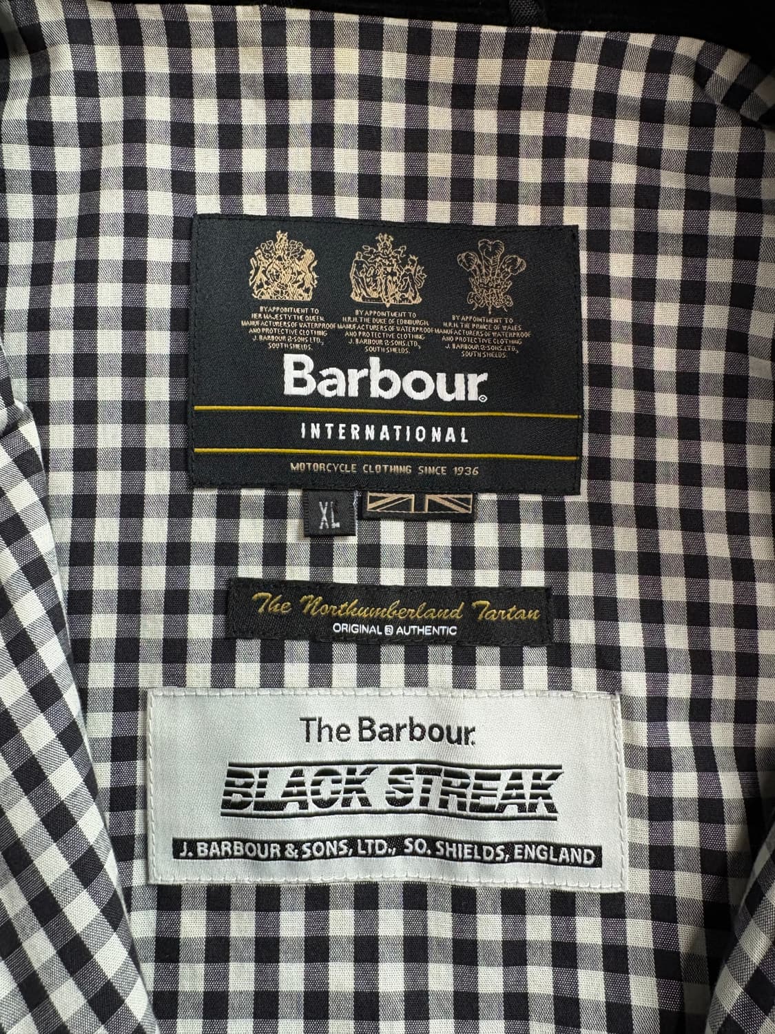 바버 인터네셔널 A7 왁스 자켓 블랙 4212 상품이미지4