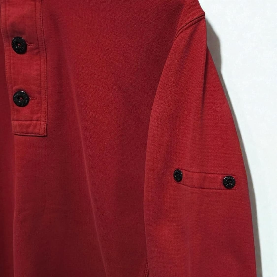 100)스톤아일랜드 하프버튼 맨투맨 워시드레드 상품이미지4