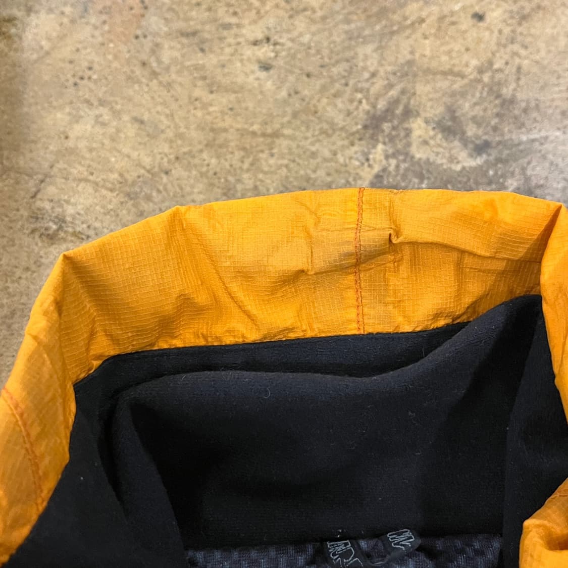 [정품/L] 몬츄라 노란색 검정색 바람막이 자켓 b14 상품이미지6