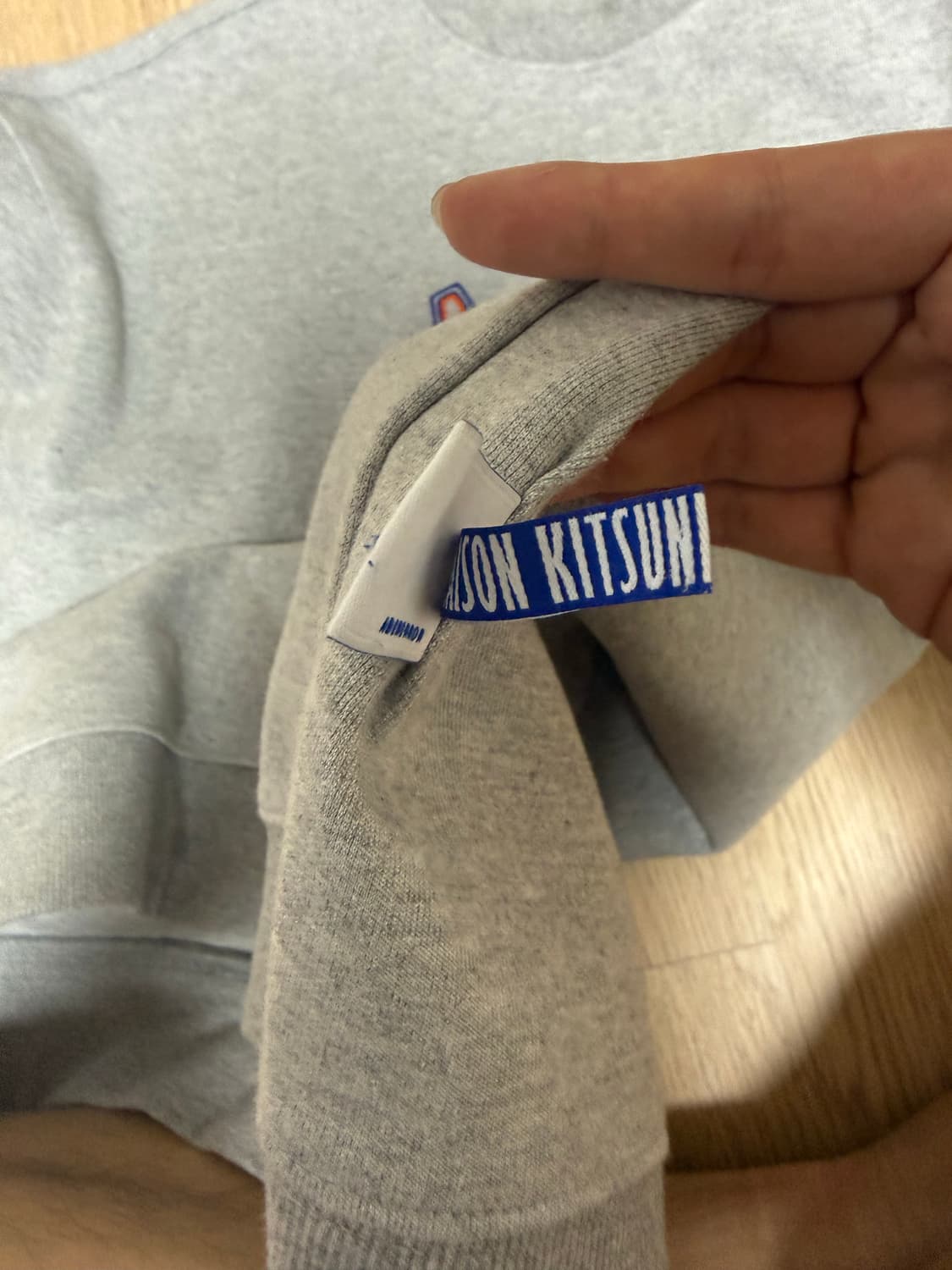 아더에러 x 메종키츠네 더 블루이스트 폭스 맨투맨 A2 상품이미지2