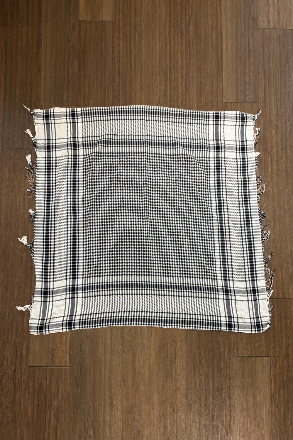 Black & White Checkered Keffiyeh Scarf 상품이미지3