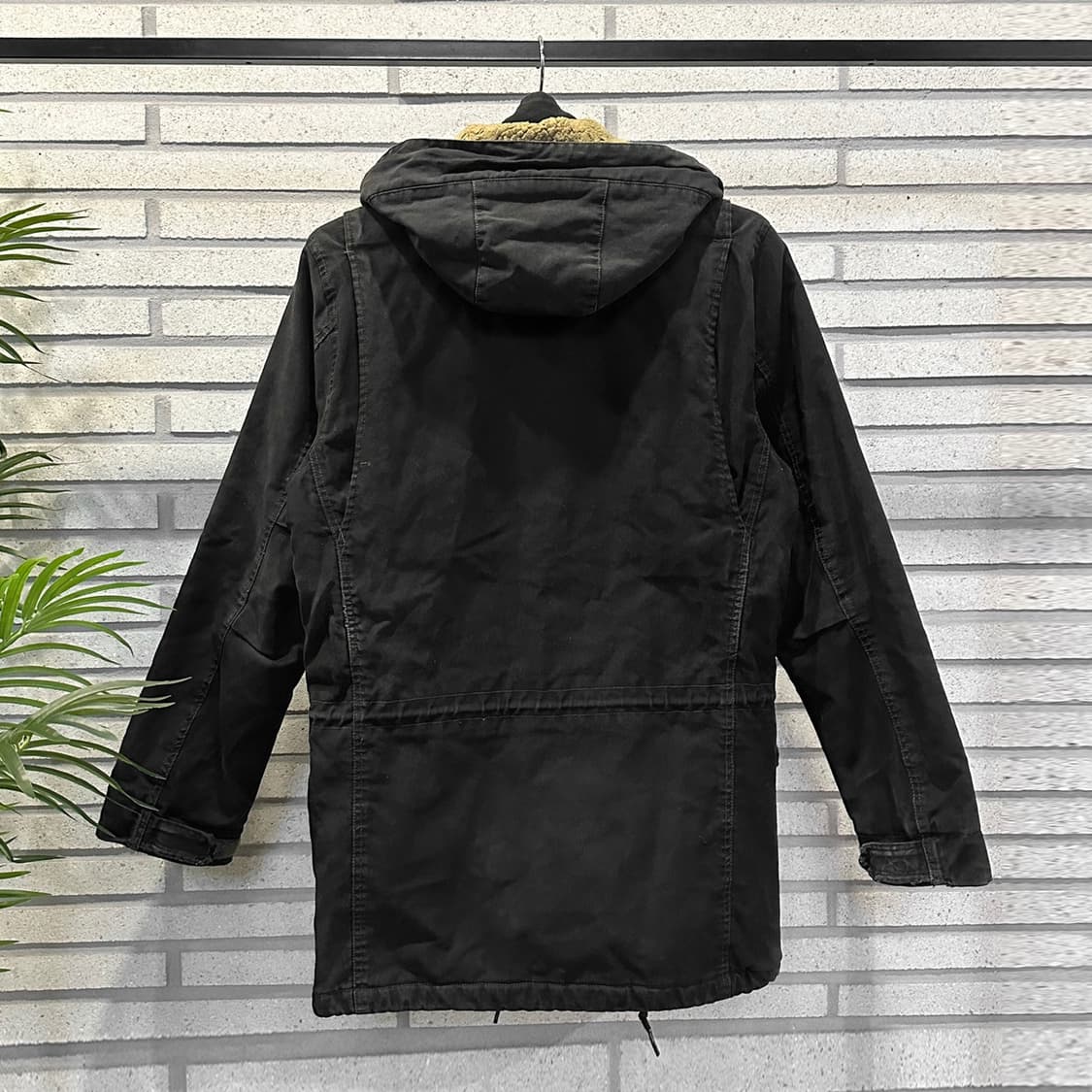 칼하트 후드 필드 자켓 쉐르파 안감 4포켓 스트링 디테일 블랙 상품이미지3