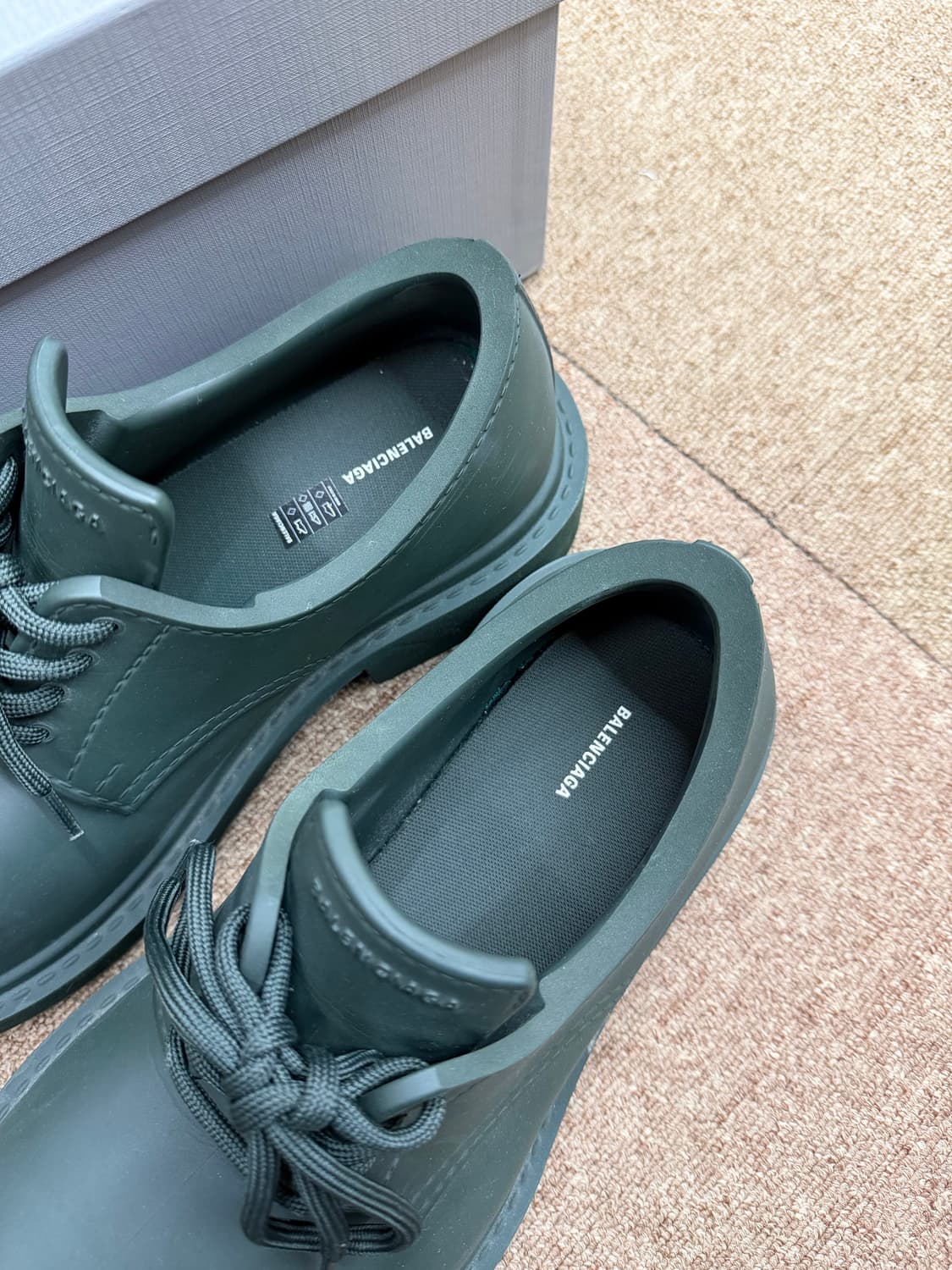 발렌시아가 스테로이드 더비 다크그린 41 사이즈 팝니다 상품이미지3