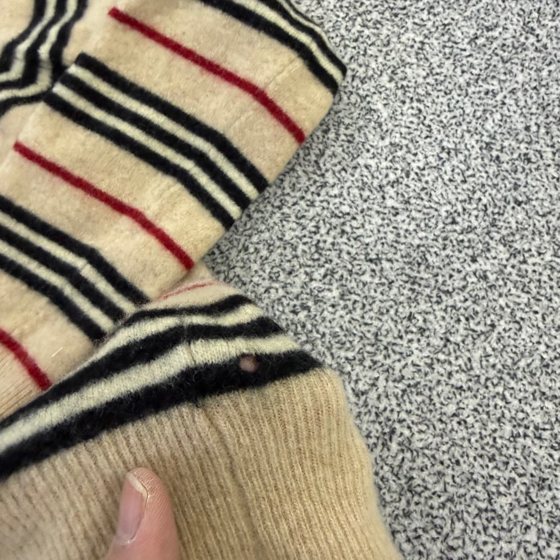 실측확인 버버리 스트라이프니트 (수축)0127H1 상품이미지4