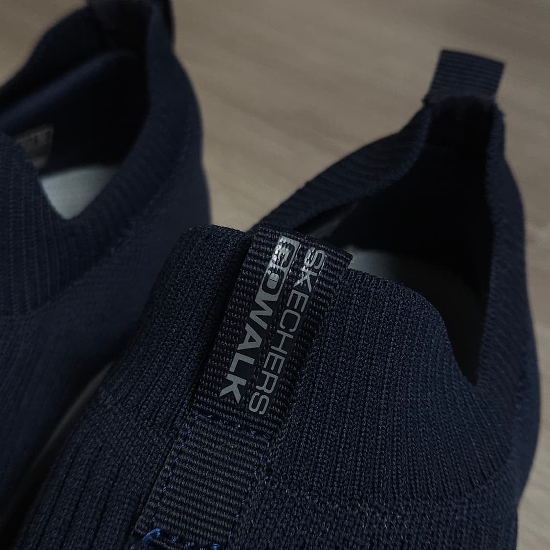 255 ) 스케쳐스 아치핏 고워크 슬립온 네이비 상품이미지3