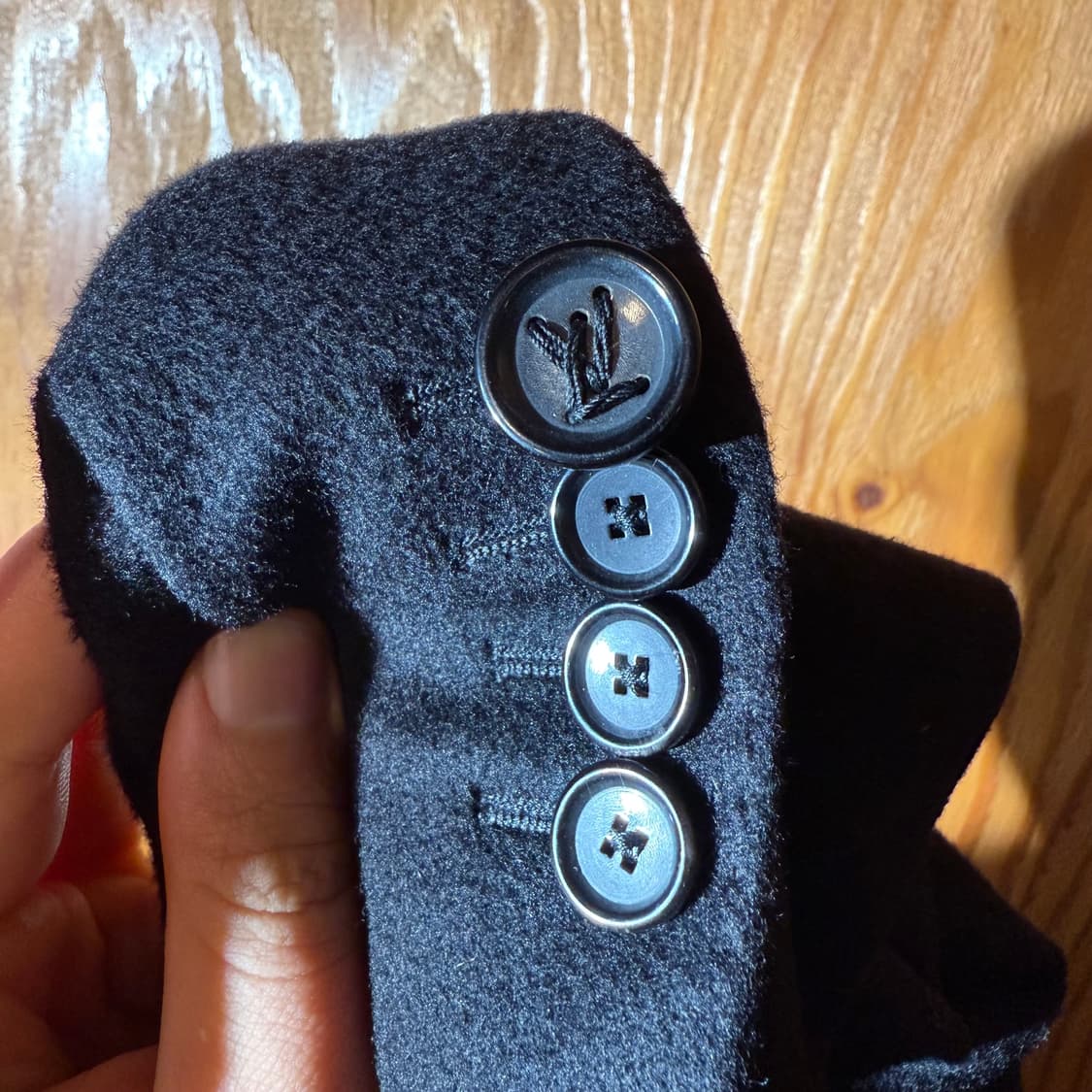 루이비통 22fw 스테이플 에디션 싱글 코트 판매 합니다. 상품이미지9