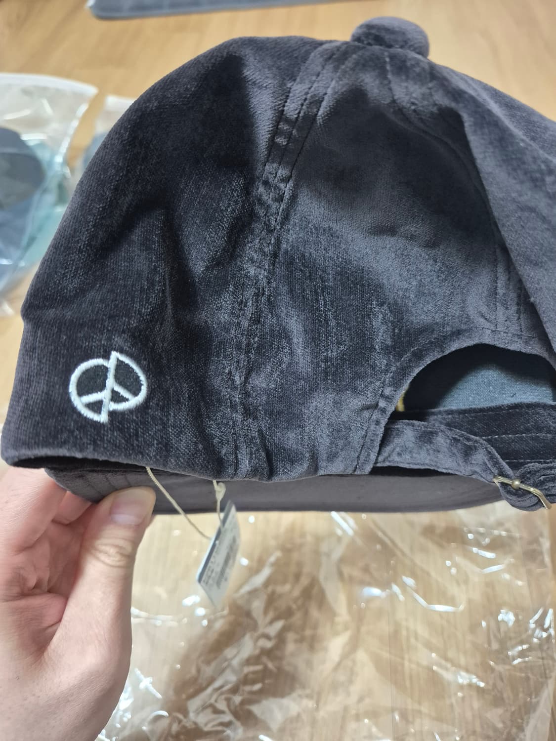 (새상품) 캐피탈 벨벳 블랙 베이스볼 캡 상품이미지4