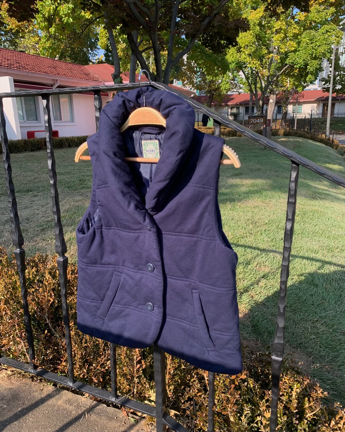 [BEAMS HEART] Shawl Collar Padded Vest 상품이미지1