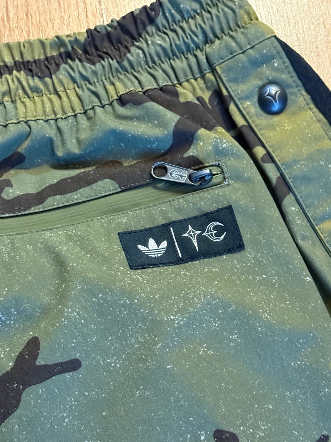 아디다스 x 떠그클럽 트랙 팬츠 포커스 올리브 크림 화이트 상품이미지5