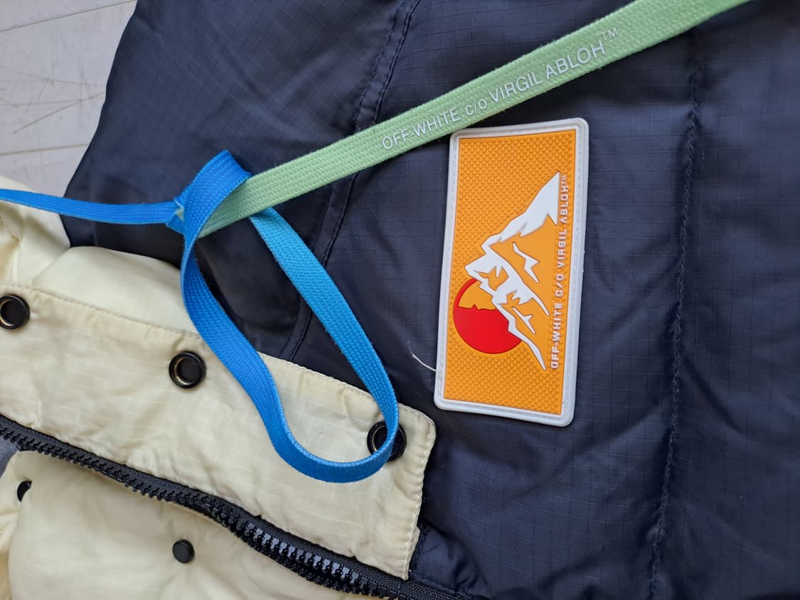오프화이트 메인라벨 푸퍼패딩 상품이미지2