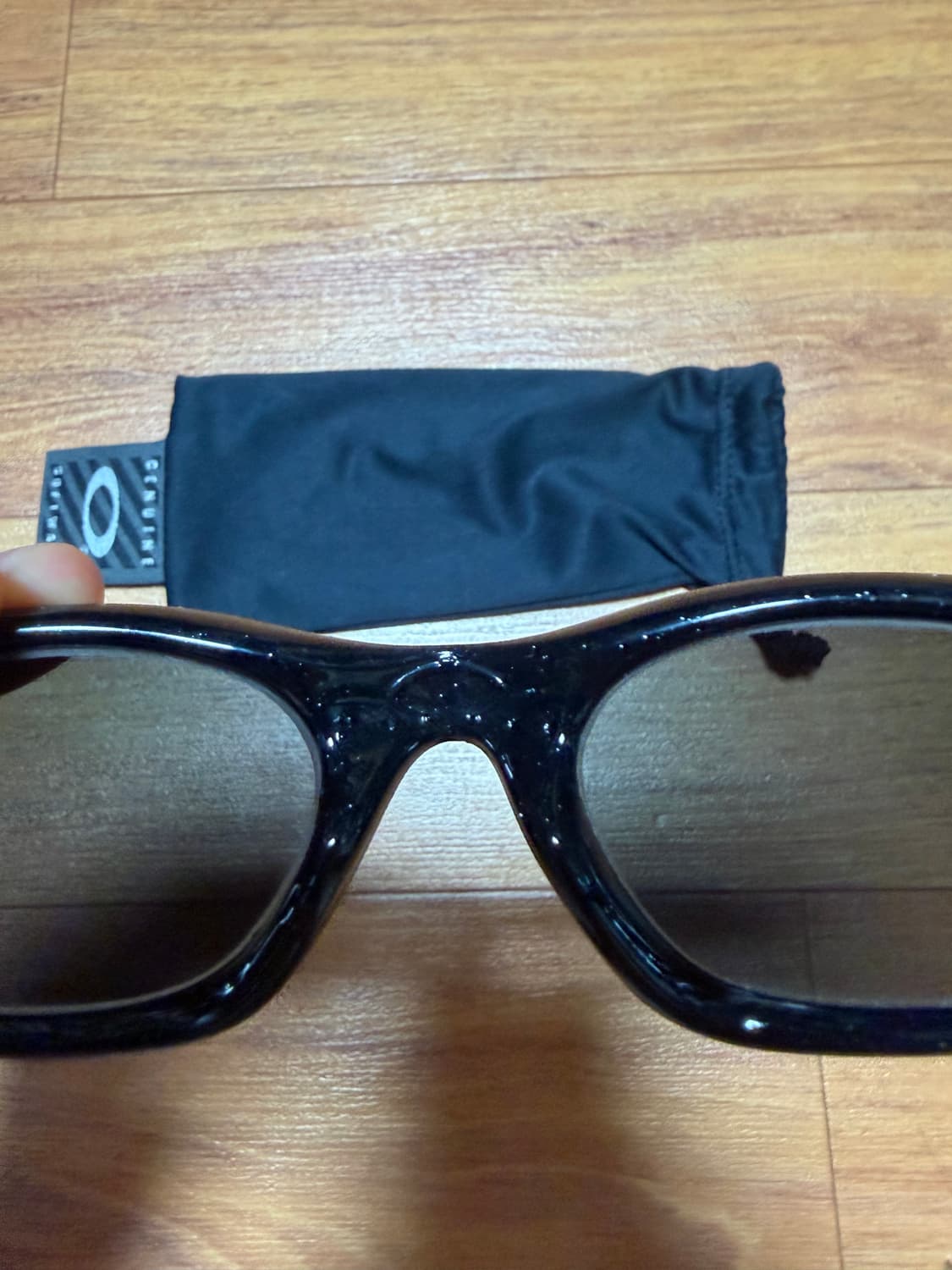 오클리 미뉴트 1.0 메탈릭블랙 상품이미지10