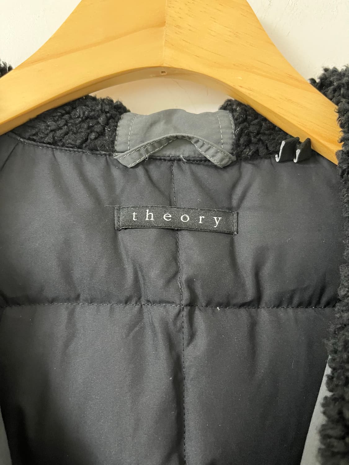 띠어리 다운 후드 패딩 점퍼 상품이미지9