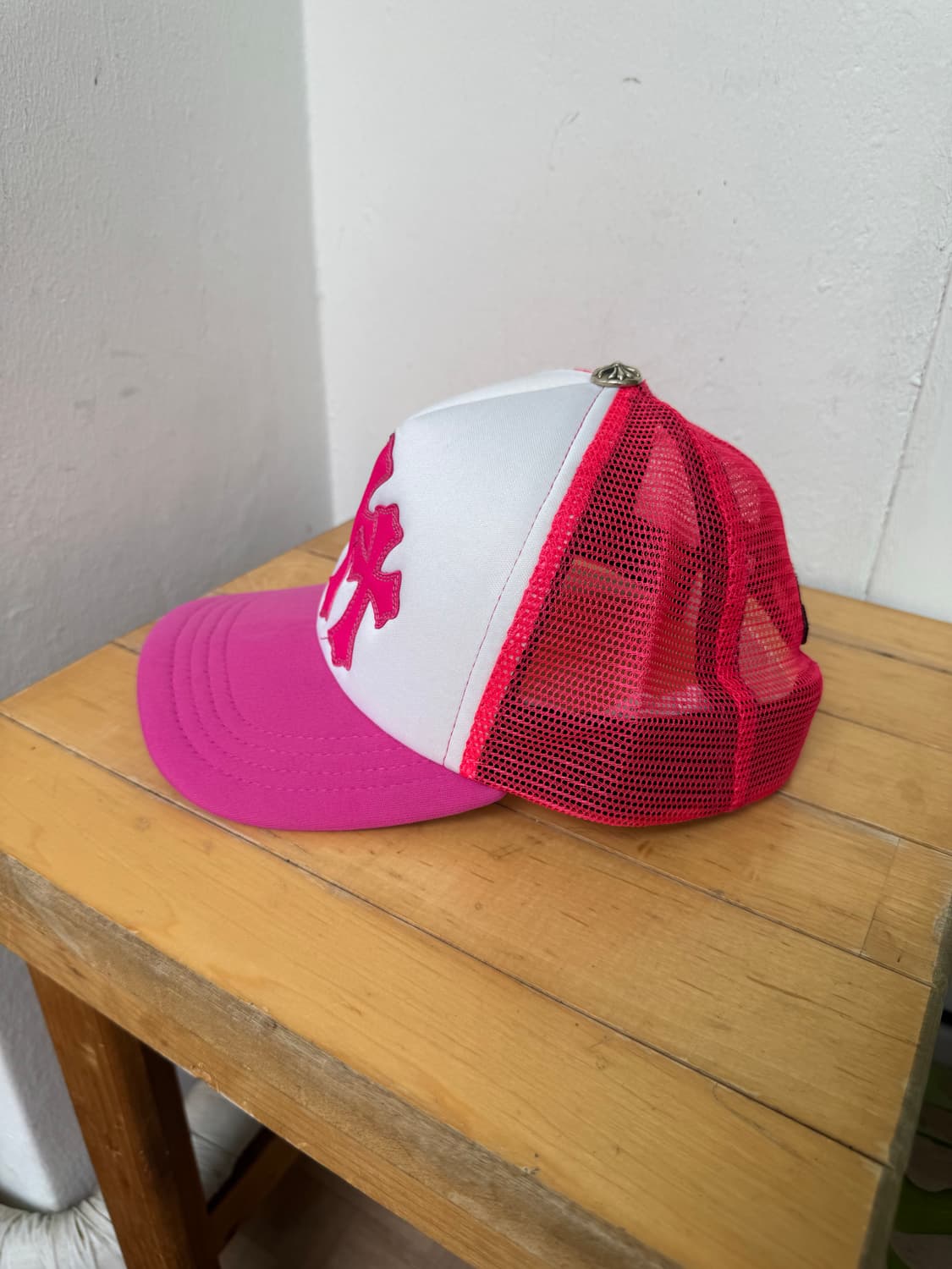 OS / 크롬하츠 핑크 크로스 패치 메쉬캡 상품이미지2