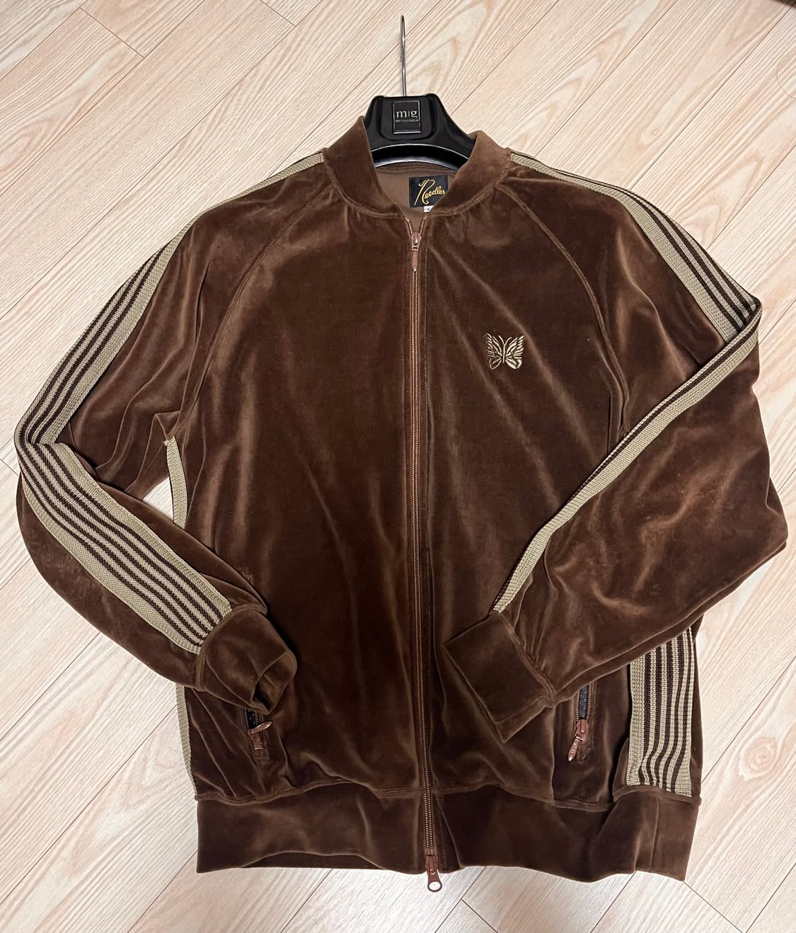 니들스 벨루어 트랙자켓 상품이미지1