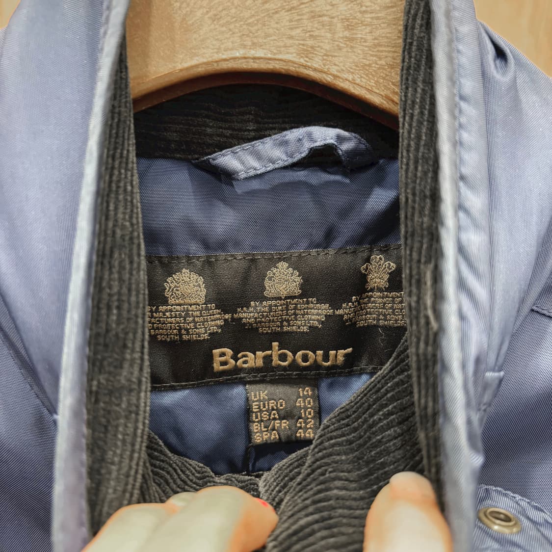 바버 야상 자켓 견장 멀티 포켓 로고 자수 벨트 디테일 레귤러핏 블루 상품이미지7