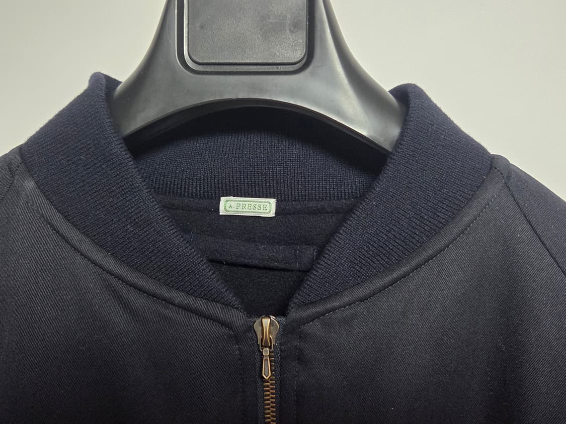 아프레쎄 실크 패딩 자켓 24aw 다크네이비 상품이미지3