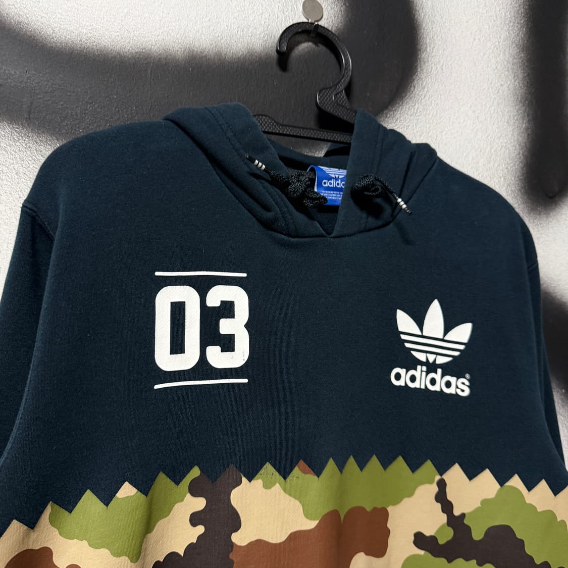 아디다스 파이어버드 카모 디테일 배색 후드 티셔츠 상품이미지3