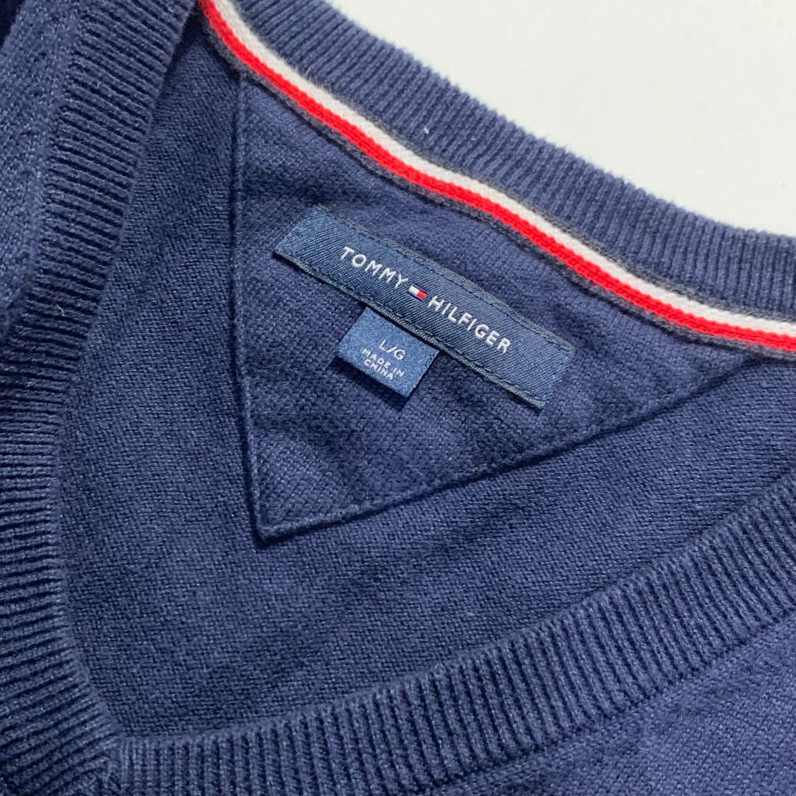 타미힐피거 플래그 브이넥 니트 네이비 상품이미지3