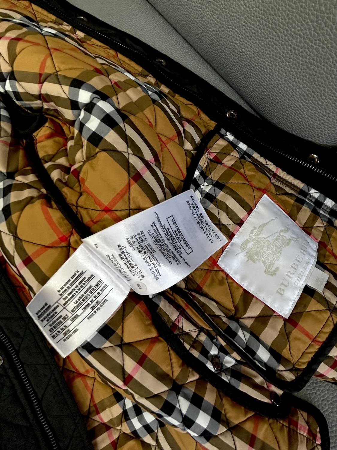 버버리 키즈 하이넥 코듀로이 퀼팅 블랙 자켓(10세) 상품이미지7