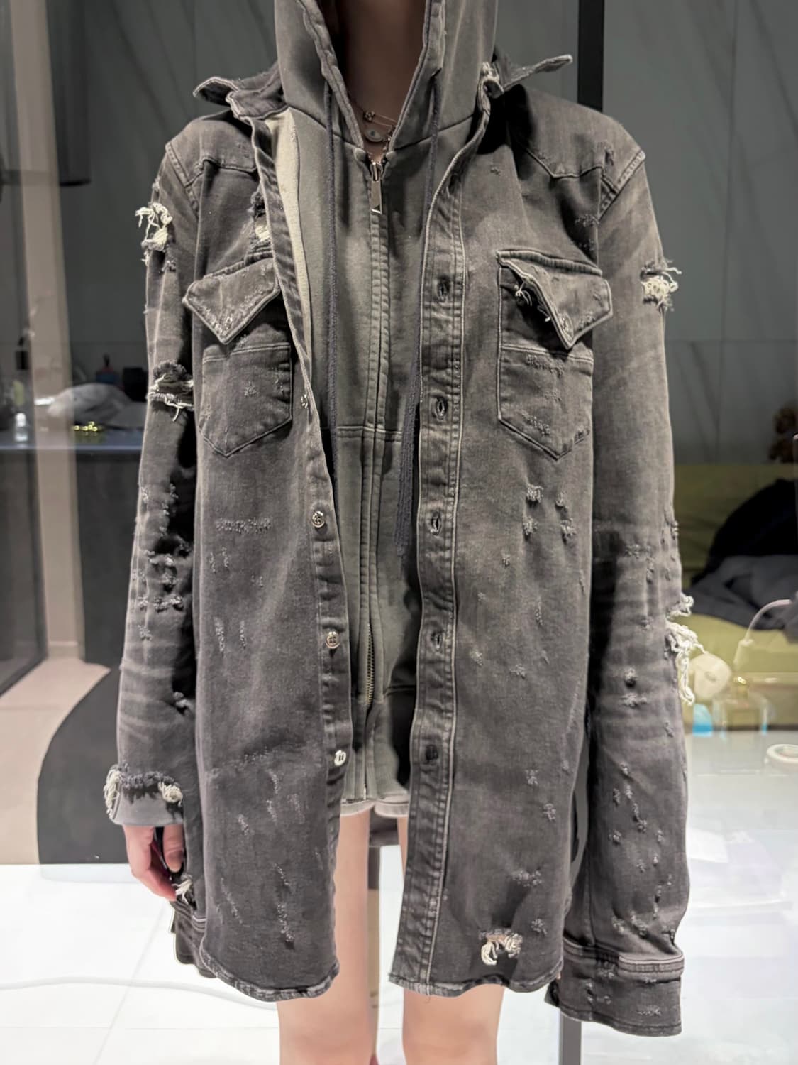 AMIRI 디스트로이드데님 흑청자켓 상품이미지1