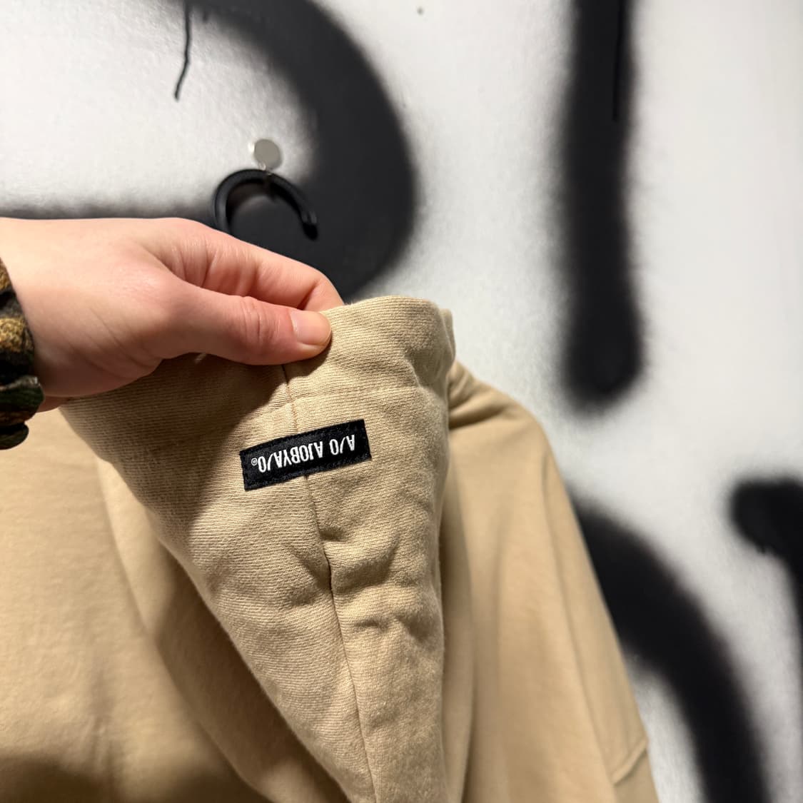 아조바이아조 빅사이즈 마릴린 먼로 프린팅 루즈핏 후드 티셔츠 카멜 상품이미지5