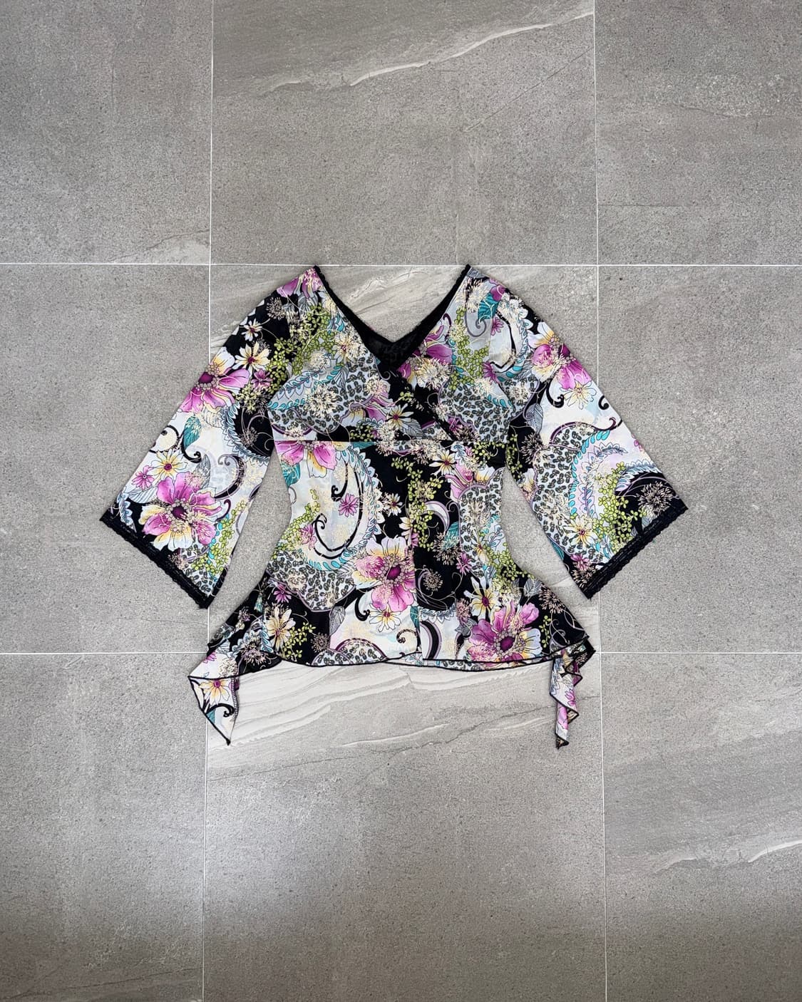 Black pink oriental floral ruffle blouse 상품이미지1