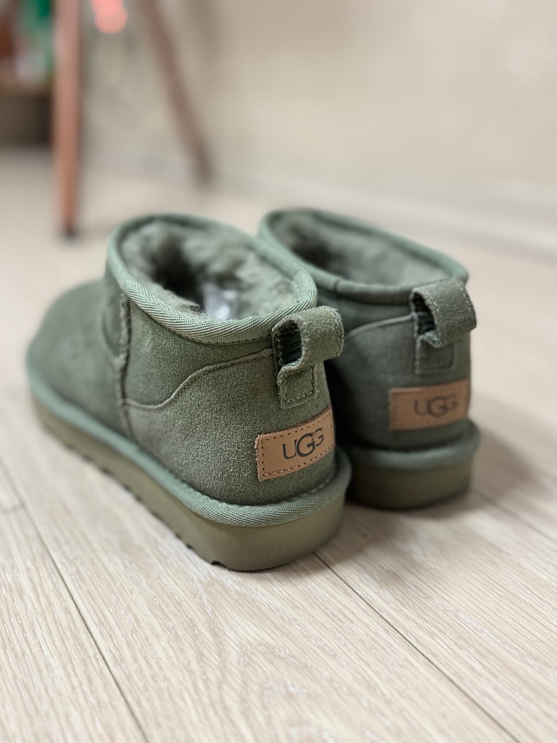 UGG 어그 클래식 울트라 미니 부츠 올리브 US8 상품이미지2
