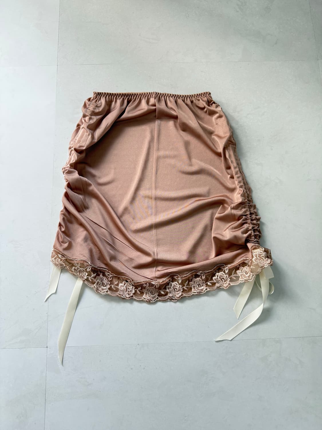 포토그래픽 새틴 셔링 스커트  상품이미지6