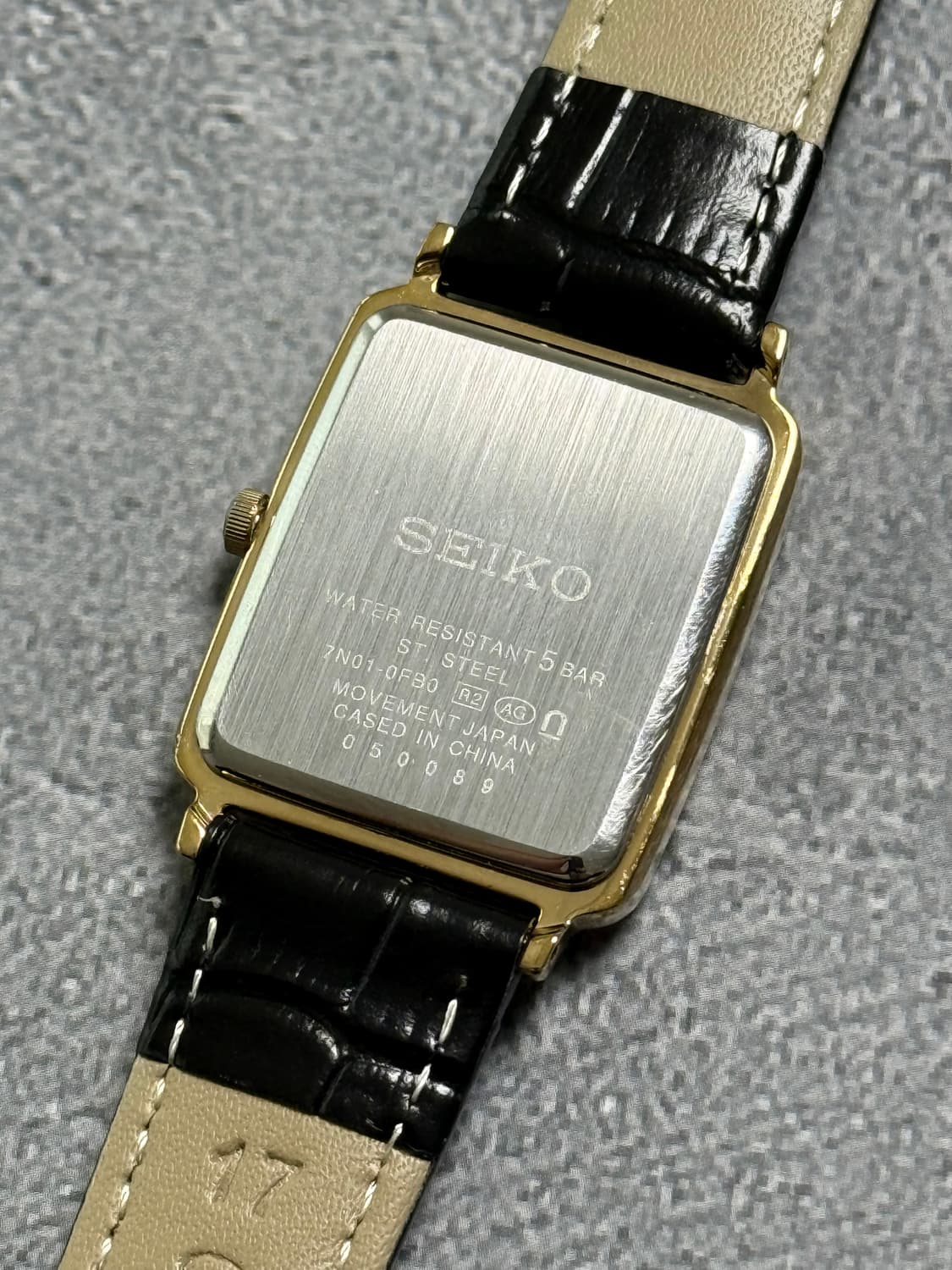 세이코 Seiko 샴페인 골드 다이얼 스퀘어 쿼츠 상품이미지3