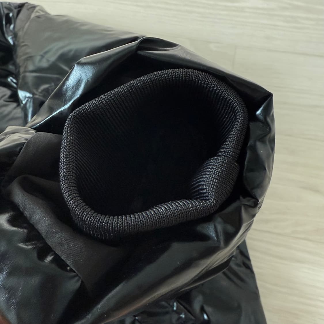 시티브리즈 시티 크롭패딩 글로시블랙 유광패딩 상품이미지3