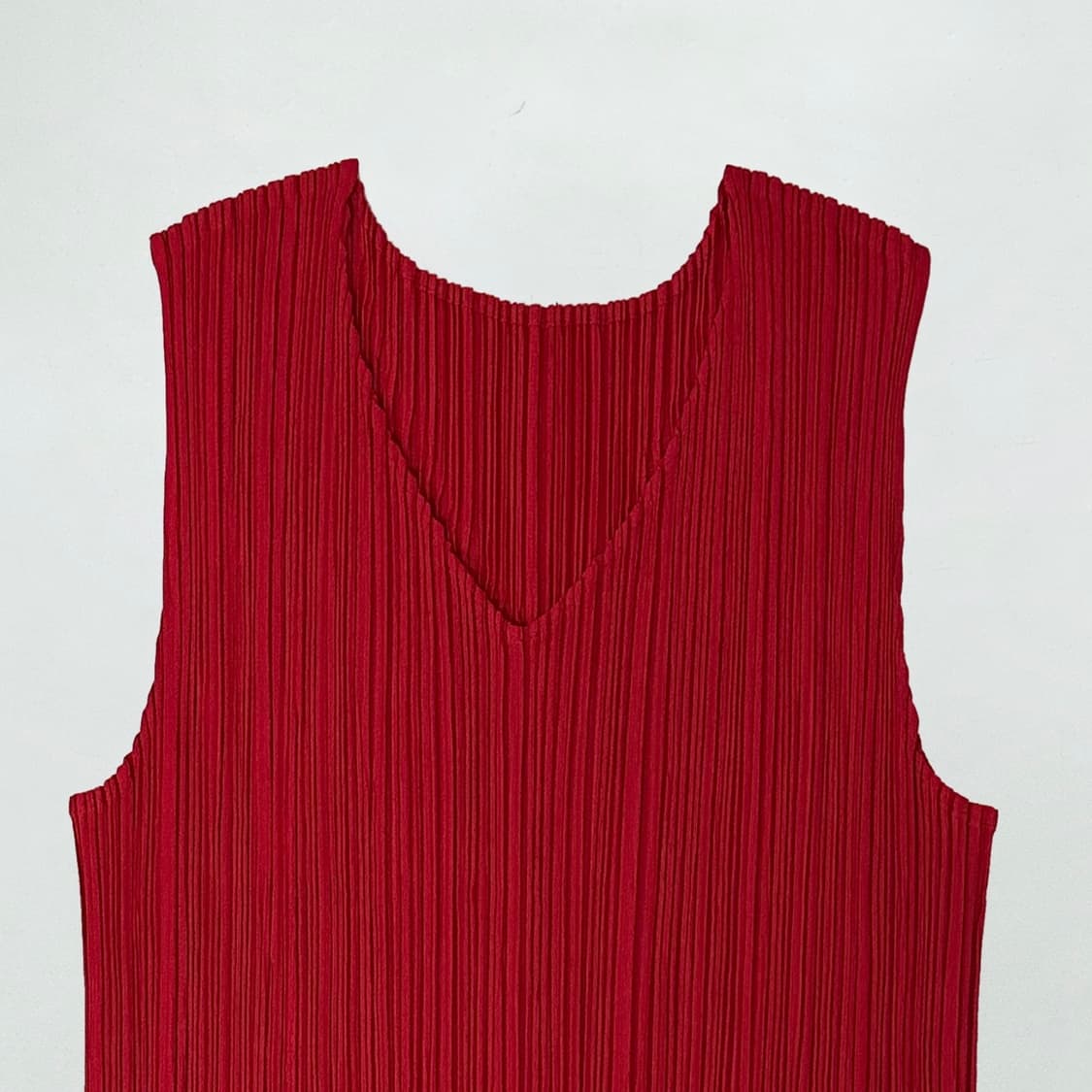 이세이미야케 플리츠플리즈 지그재그 헴 슬리브리스 탑 상품이미지2