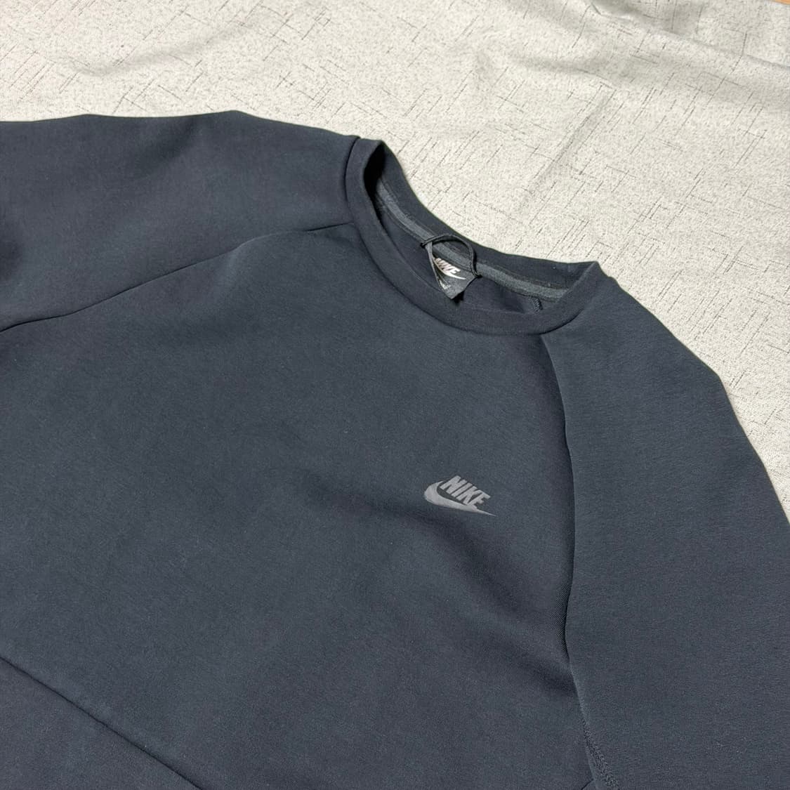 나이키 L 테크 플리스 크루 스웨트 맨투맨 블랙 상품이미지2
