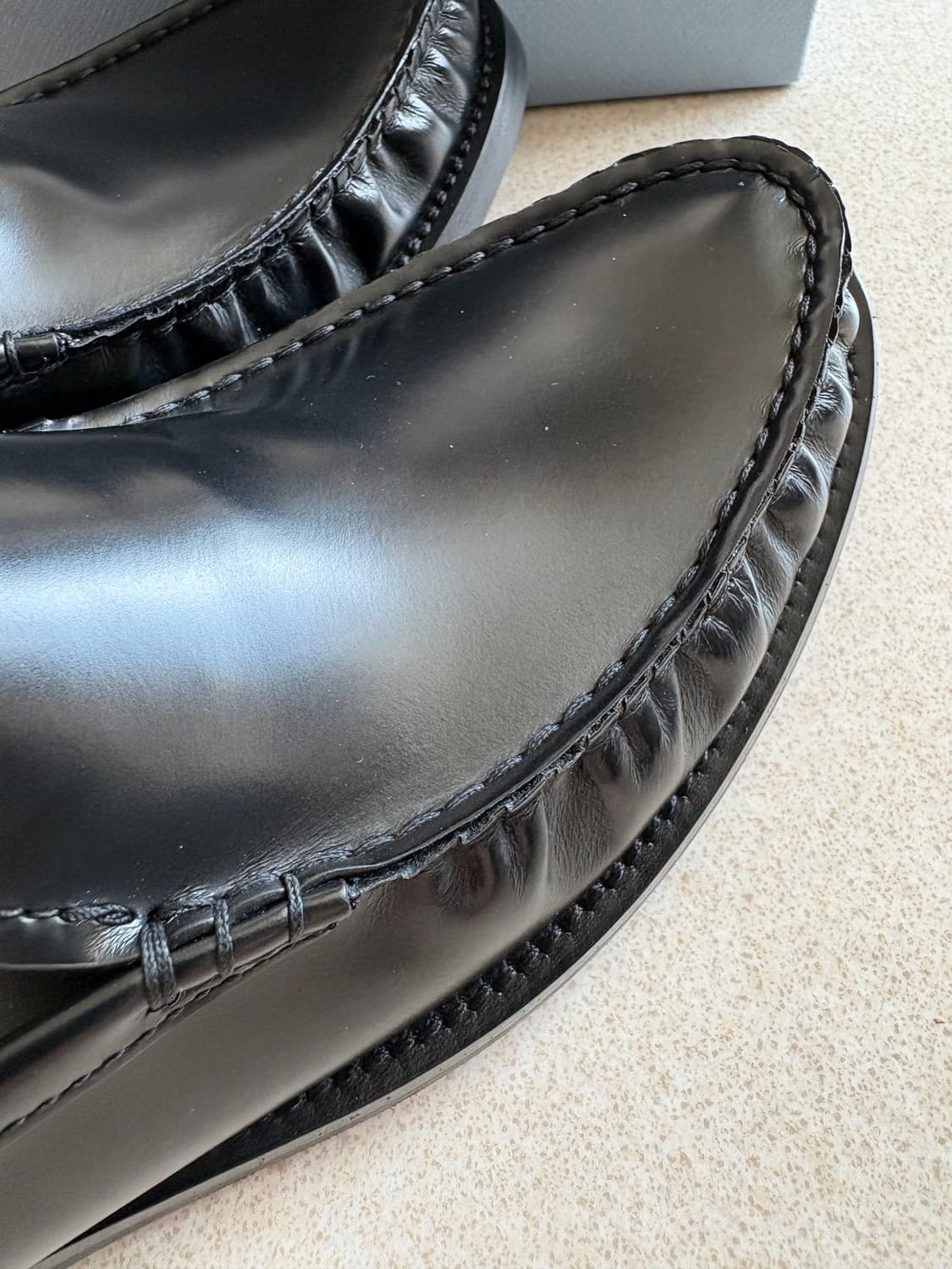 새상품) 프라다 셔링 로퍼 블랙 38.5 상품이미지5