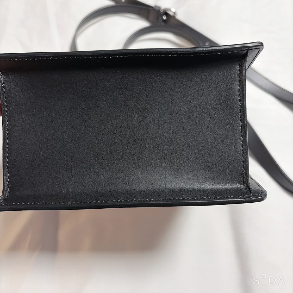 비비안웨스트우드 레더 크로스백 브릭 상품이미지3