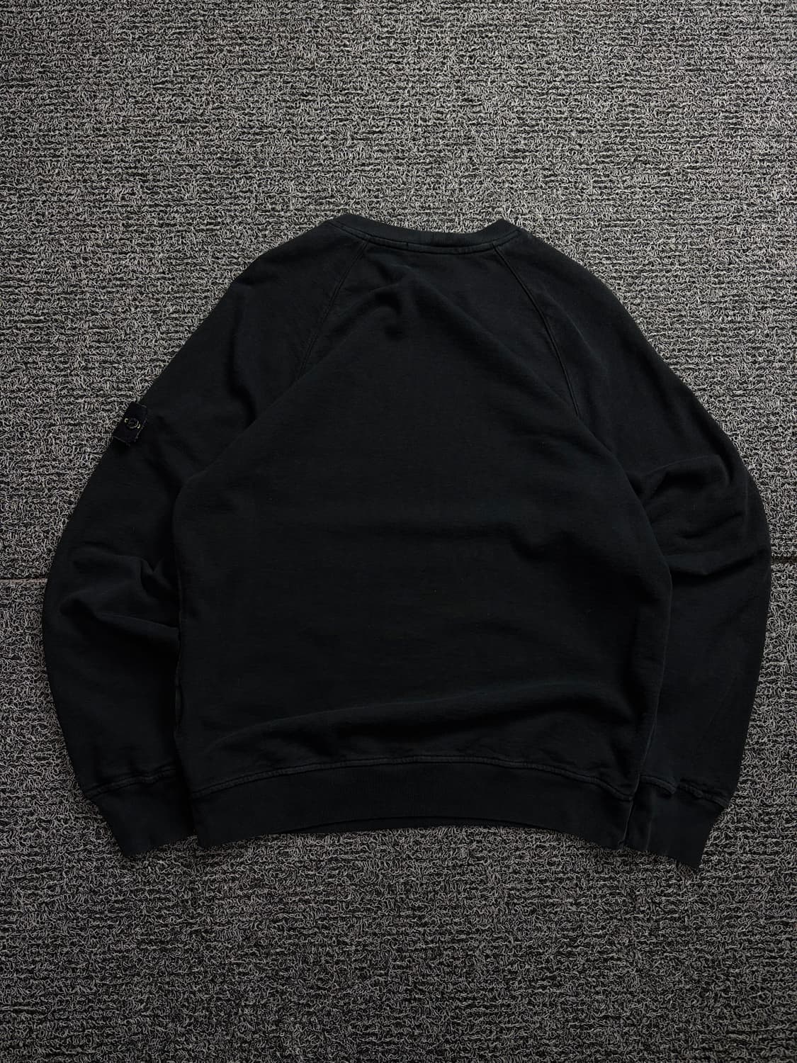 스톤아일랜드 와펜 블랙 가먼트 다이드 스웻 셔츠 1847 상품이미지5