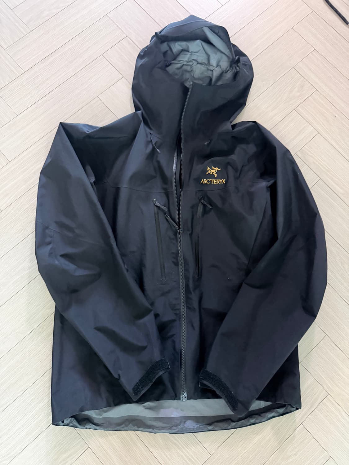 아크테릭스 알파 SV 24K 블랙 자켓 상품이미지1