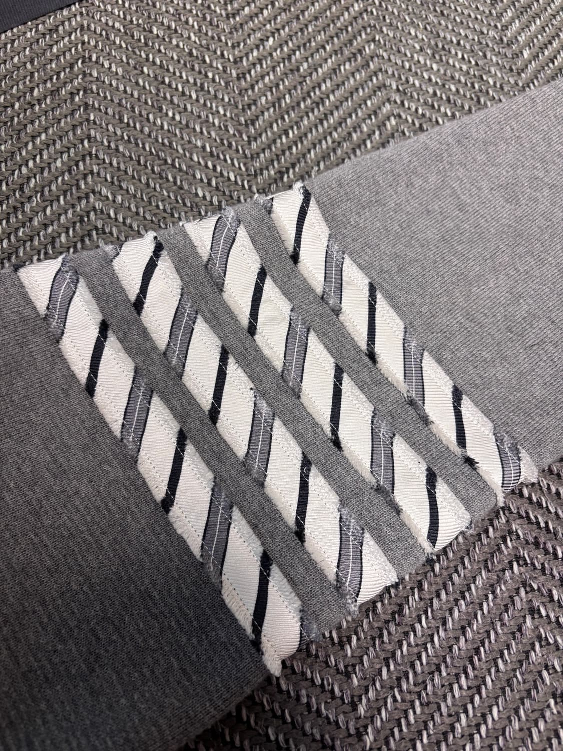 [풀구성/백화점판] 톰브라운 시어서커 그레이 가디건 2 size 상품이미지3