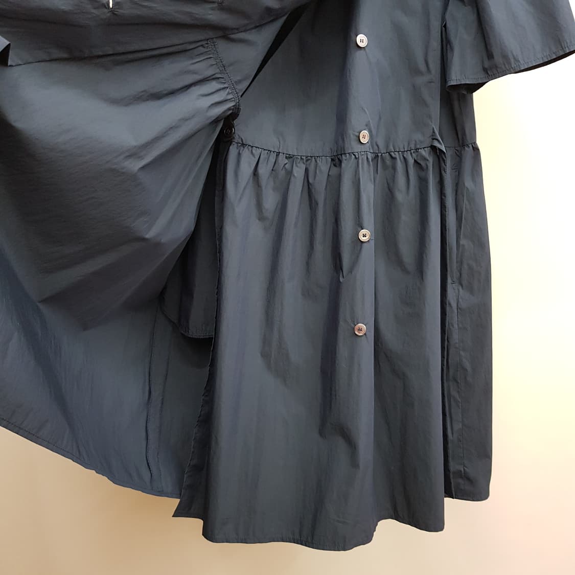 비이커 BEAKER 2022 프릴 브이넥 버튼 디테일  원피스 0사이즈 상품이미지5