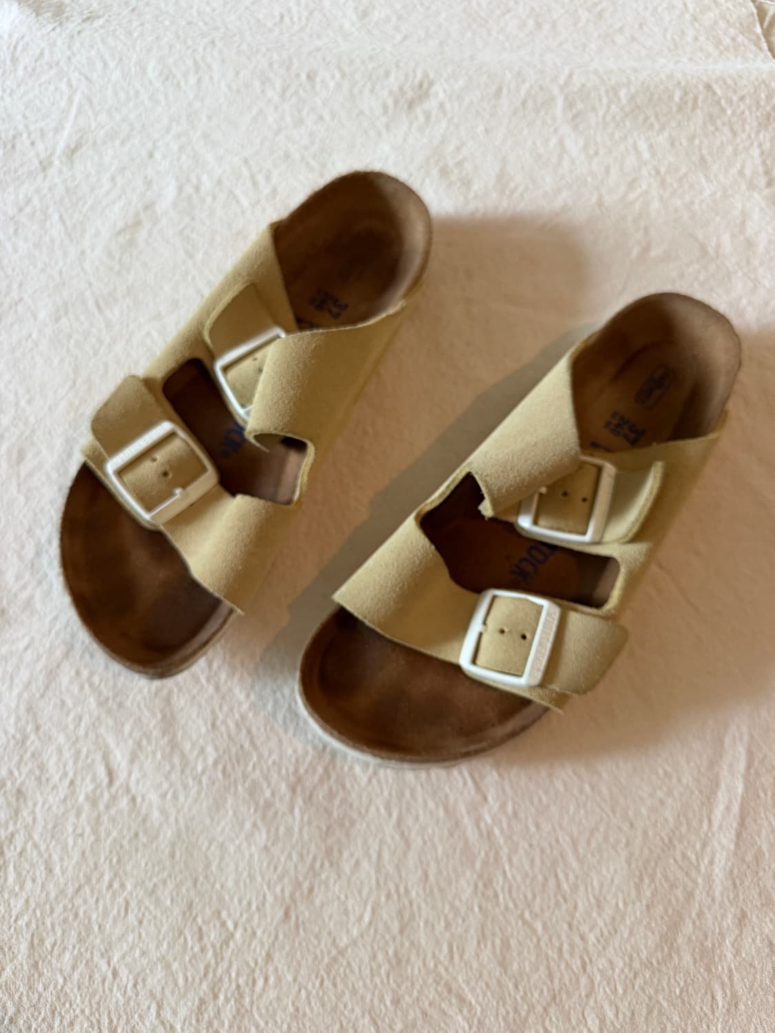 버켄스탁 연두색 버클 샌들 상품이미지1